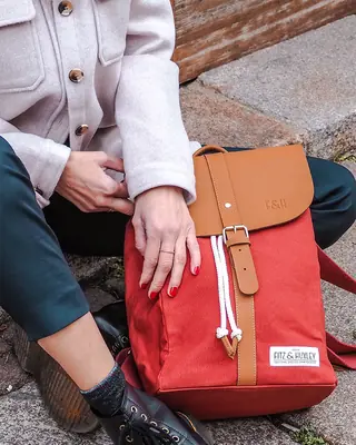Roter Rucksack, Detailaufnahme